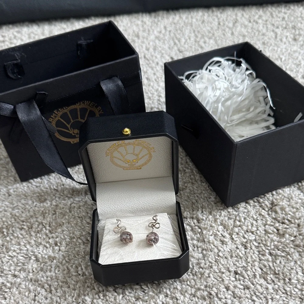 Vermeer Jewelry 925 sterling Silver Skull Pearl carved handmade gothic Earrings - Picture 3 of 3